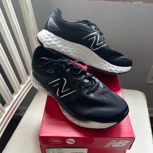 New Balance Fresh Foam Black White 8.5 Wide
